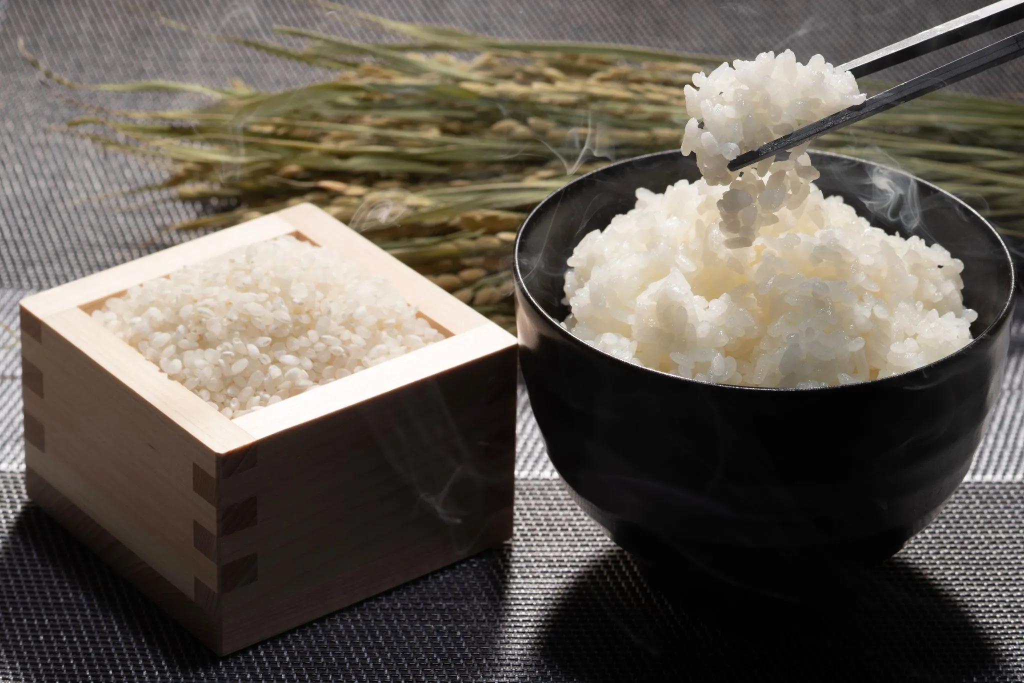 立山の雪どけ水で作られたスコア８０以上の特別栽培米「ヒロシノキモチ」